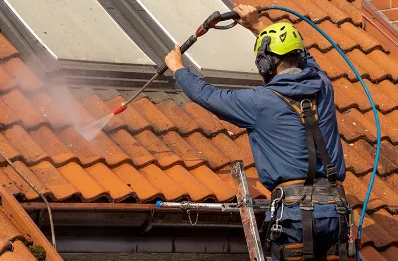 Démoussage et hydrofuge de toiture à Uza